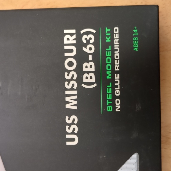 Metal Earth USS Missouri 3D Steel Model Kit - Picture 2 of 7